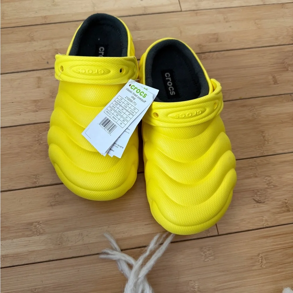 NWT Crocs Classic Lined Overpuff Clogs Lemon Yellow M7/W9 - Picture 1 of 7